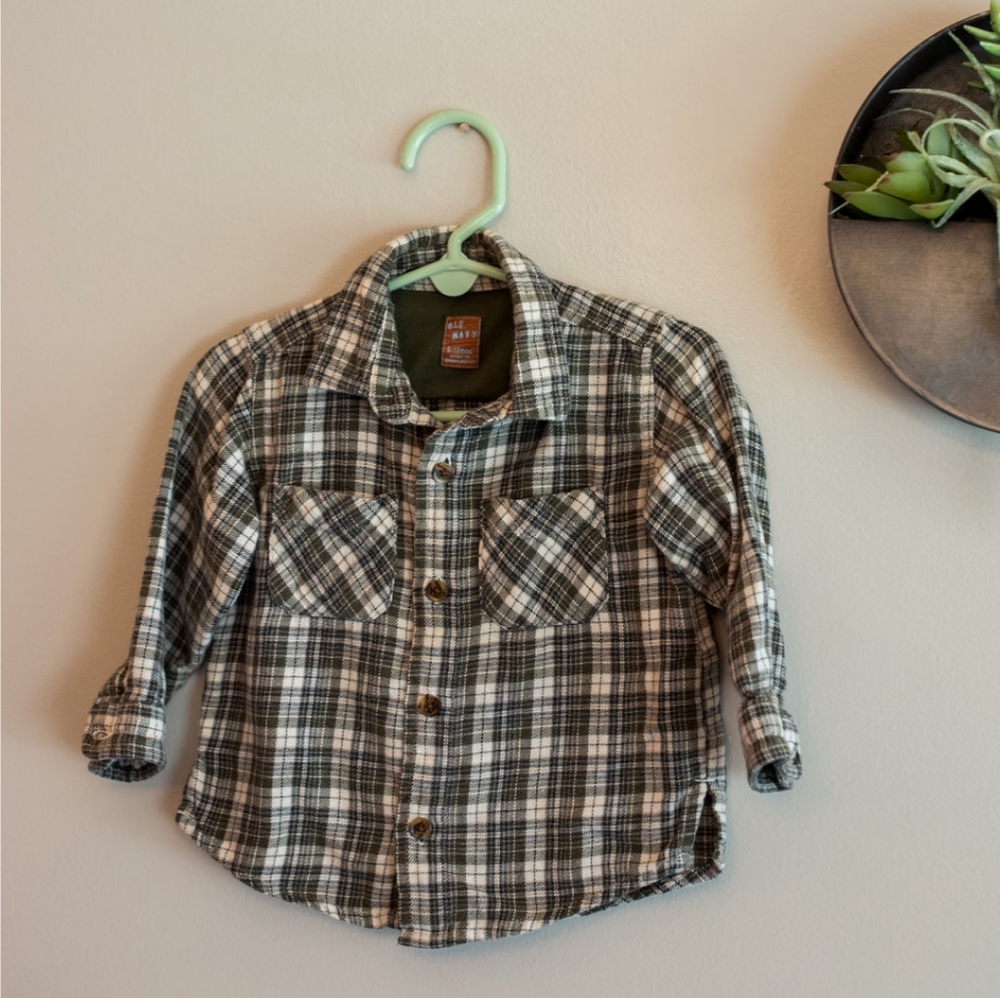 Old Navy soft green and cream plaid flannel shirt